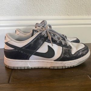 Nike “golden gals” dunks